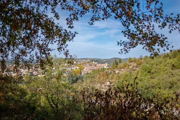 Folliage Oprawione Widok Miasto Cahors Szlaku Camino Santiago Podjęte Słoneczne — Zdjęcie stockowe
