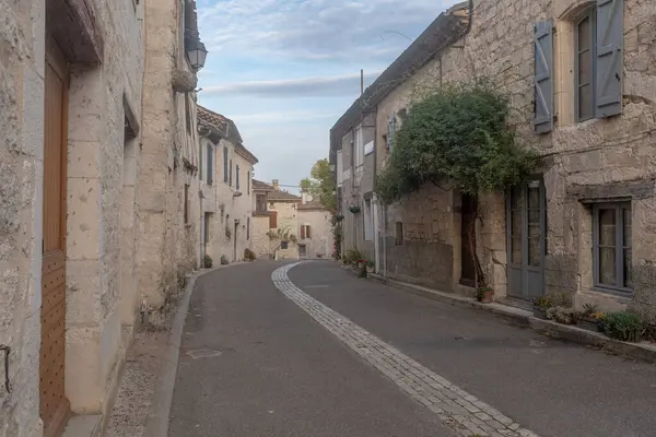 Lege Hoofdstraat Van Het Stadje Lascabanes Zuidwest Frankrijk Genomen Een — Stockfoto