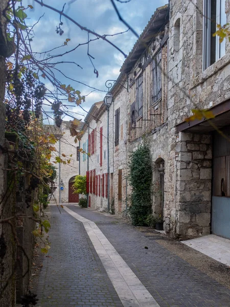 Fransa Nın Güneybatısındaki Lauzerte Kasabasının Ortaçağ Bölgesinin Dar Bir Caddesi — Stok fotoğraf