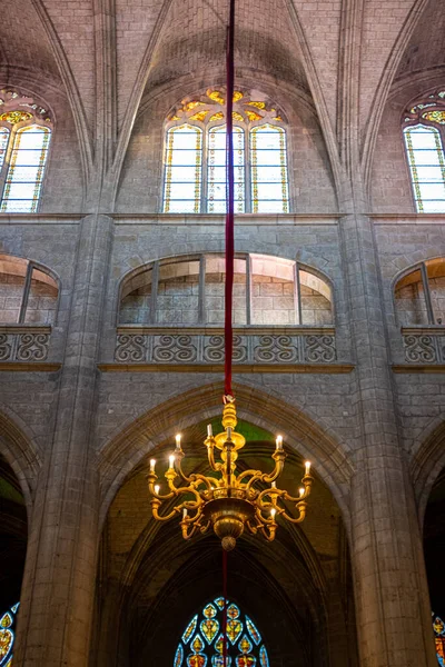 Auch Mary Katedrali Nin Içindeki Avizelerden Birinin Eksensel Fotoğrafı — Stok fotoğraf