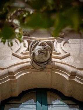 Bertini Sarayı 'ndaki asilzadenin düşük açılı görüntüsü Ragusa, Sicilya, İtalya