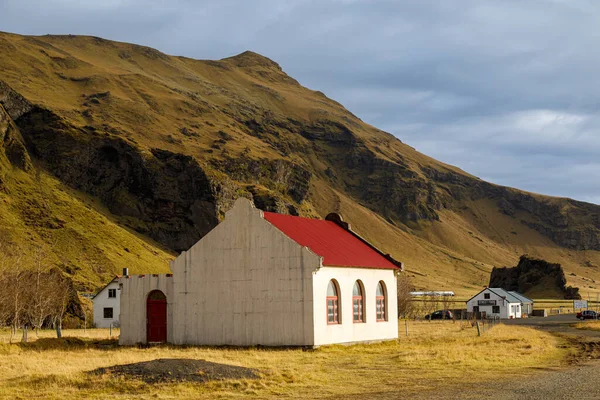 Tipikus Kis Szálloda Utcai Ételek Jellegzetes Építészeti Stílusban Izlandon Jogdíjmentes Stock Képek