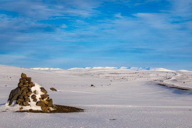 İzlanda 'nın kuzeydoğusundaki dağlara ilk kar yağdı.