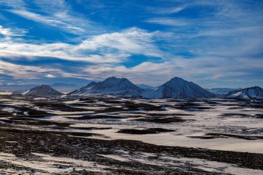 İzlanda 'nın kuzeydoğusundaki dağlara ilk kar yağdı.