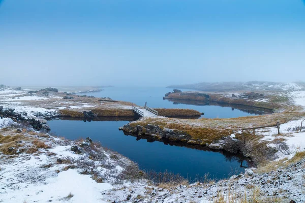 Podzimní Zákoutí Skály Prvním Sněhem Jezeře Myvatn Severním Islandu Stock Fotografie