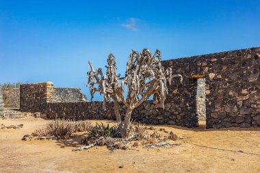 Hornos de Cal de la Guirra, Kanarya Adaları 'ndaki Fuerteventura sahilinde kireç fırını.