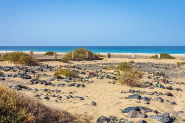 Fuerteventura, Kanarya Adaları 'nın güneyinde Cofete sahilinde terk edilmiş bir mezarlık.