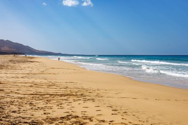 Kanarya Adaları 'ndaki Fuerteventura Adası' nın güneyindeki Sonsuz Kum Kahve Sahili