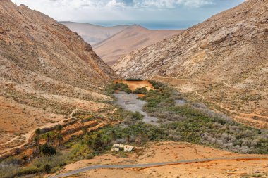 Kanarya Adaları 'ndaki Fuerteventura adasındaki Mirador del Risco de Las Penas manzarasından manzara