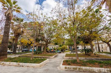 İtalya 'nın Sicilya adasındaki Syracuse ilçesine bağlı Avola kasabası.