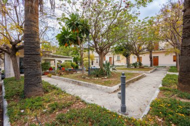 İtalya 'nın Sicilya adasındaki Syracuse ilçesine bağlı Avola kasabası.