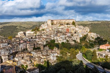 İtalya 'nın Sicilya adasının güneyindeki tarihi Ragusa kasabası.