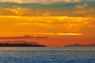 Spadafora, Sicilya, İtalya sahillerinde gün batımı