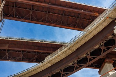 İtalya 'nın Sicilya adasındaki Messina kasabasının etrafındaki kavşaklarda.