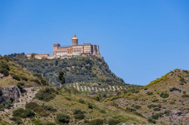 İtalya 'nın Sicilya adasındaki antik anıtsal şehir Tindari.