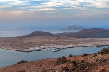 İspanya 'nın Kanarya Adaları' ndaki Lanzarote Adası yakınlarındaki Graciosa Adası.