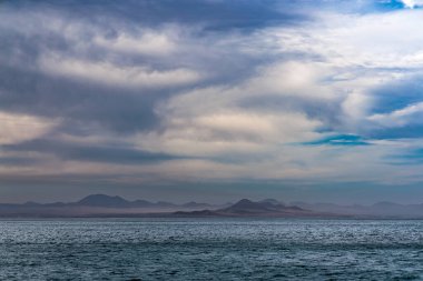 Lanzarote, Kanarya Adaları, İspanya 'nın kuzey volkanik kıyılarından görüntü