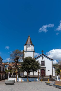 Portekiz 'in Madeira adasındaki eski Calheta kasabasında sokak manzarası