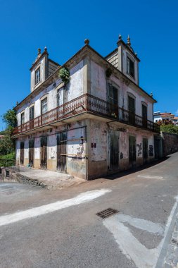 Portekiz 'in Madeira adasındaki eski Calheta kasabasında sokak manzarası