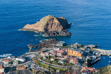 Portekiz, Madeira Adası 'ndaki Porto Moniz kayalıkları ve kayalıkları