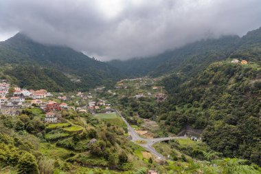 Portekiz 'in Madeira adasındaki Boaventura şehrinin ve çevresinin manzarası