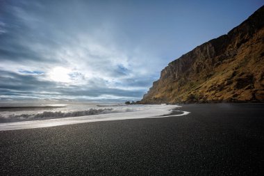 Vikurfjara Kara Kum Plajı Kuzey Atlantik 'teki İzlanda adasında Vik yakınlarında.