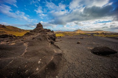 Kuzey Atlantik 'teki İzlanda adasında büyüleyici bir sonbahar Katla Geopark