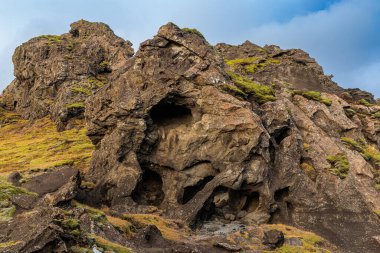 Kuzey Atlantik 'teki İzlanda adasında büyüleyici bir sonbahar Katla Geopark