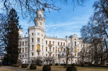 Vltava Nehri 'nin üzerinde Çek Cumhuriyeti' nin Hluboka kentindeki peri masalı şatosu bulunur. Orta Avrupa