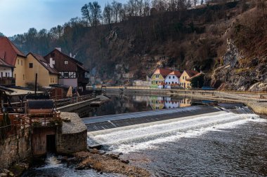 Vltava Nehri 'nin yukarısında Cesky Krumlov' un ünlü romantik kasabası. Çek Cumhuriyeti. Orta Avrupa