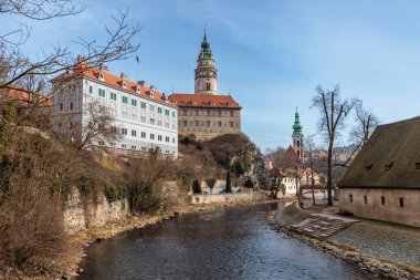 Vltava Nehri 'nin yukarısında Cesky Krumlov' un ünlü romantik kasabası. Çek Cumhuriyeti. Orta Avrupa