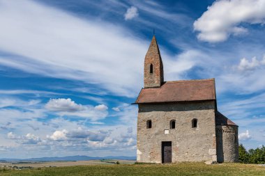 Nitra yakınlarındaki Drazovce köyündeki Aziz Michael Kilisesi. Slovakya, Avrupa