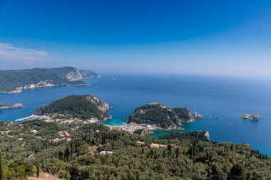 Yunanistan 'ın İyon Denizi' ndeki Korfu adasındaki Lakones bölgesinin manzarası