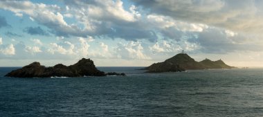 Sanguinaires 'in akşam Korsika, Fransa' daki panoramik manzarası.