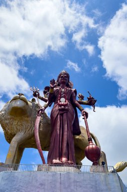 Dünyanın en büyük Maa Durga heykeli Ganga Talao Gölü, Büyük Bassin Tapınağı, Mauritius Adası, Hint Okyanusu