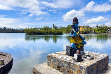 Büyük Bassin Tapınağı 'ndaki Shiva Hindu tanrısı heykeli, Mauritius Adası, Hint Okyanusu