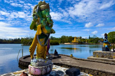 Ganesh Hindu tanrısı heykeli Grand-Bassin Tapınağı, Mauritius Adası, Hint Okyanusu