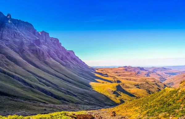 Зелені Сані Проходять Під Синім Небом Біля Кордону Лесото Південній — стокове фото