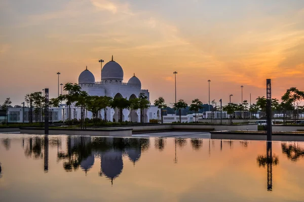 Den Stora Och Magnifika Sheikh Zayed Moskén Abu Dhabi Förenade — Stockfoto