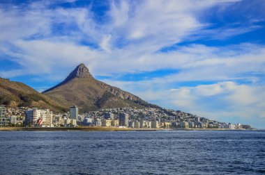 Aslan başı ve işaret tepesi Atlantik kıyısı boyunca Cape Town Güney Afrika 'da