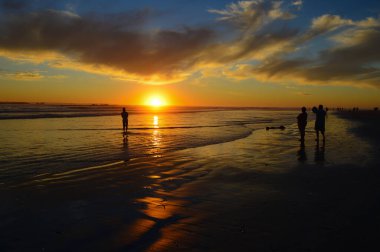 Güney Afrika 'da gün batımında dramatik ve güzel batan güneş.