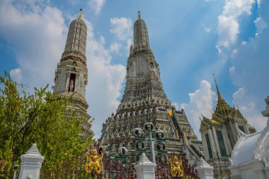 Wat Arun Ratchawararam a Buddhist hindu temple in Bangkok Thailand clipart