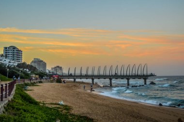 Umhlanga Gezinti İskelesi. Kwazulu Natal Durban Kuzey Afrika 'da bir balina iskelesi.