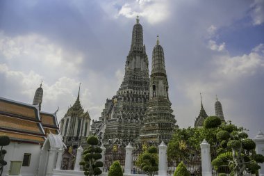 Wat Arun Ratchawararam Bangkok Tayland 'da bir Budist Hindu tapınağı.
