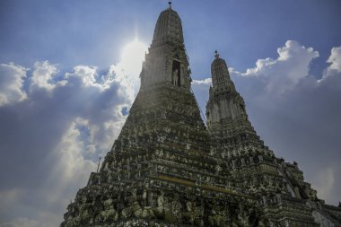 Wat Arun Ratchawararam Bangkok Tayland 'da bir Budist Hindu tapınağı.