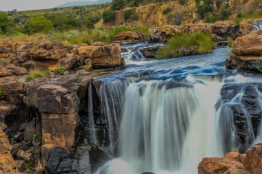 Bourke 'un Graskop, Mpumalanga' daki Şans Çukuru. Su erozyonunun oluşturduğu jeolojik çekim.
