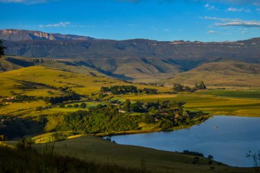 Drakensberg mountain escarpment and bell park dam around Cathkin peak clipart