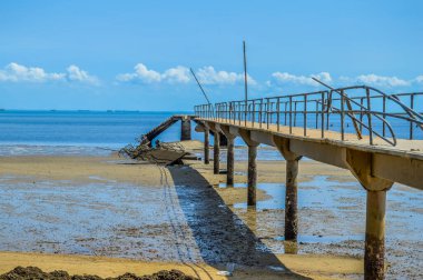 Inhaca island is a small village of 6000 people living only on fishing and tourism.A man doing spear fishing and so many star fishes can be seen before you reach the island.Best place for snorkelling and local shopping. Lucas restaurant offers good s
