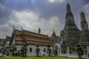 Wat Arun Ratchawararam Bangkok Tayland 'da bir Budist Hindu tapınağı.