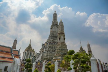 Wat Arun Ratchawararam Bangkok Tayland 'da bir Budist Hindu tapınağı.